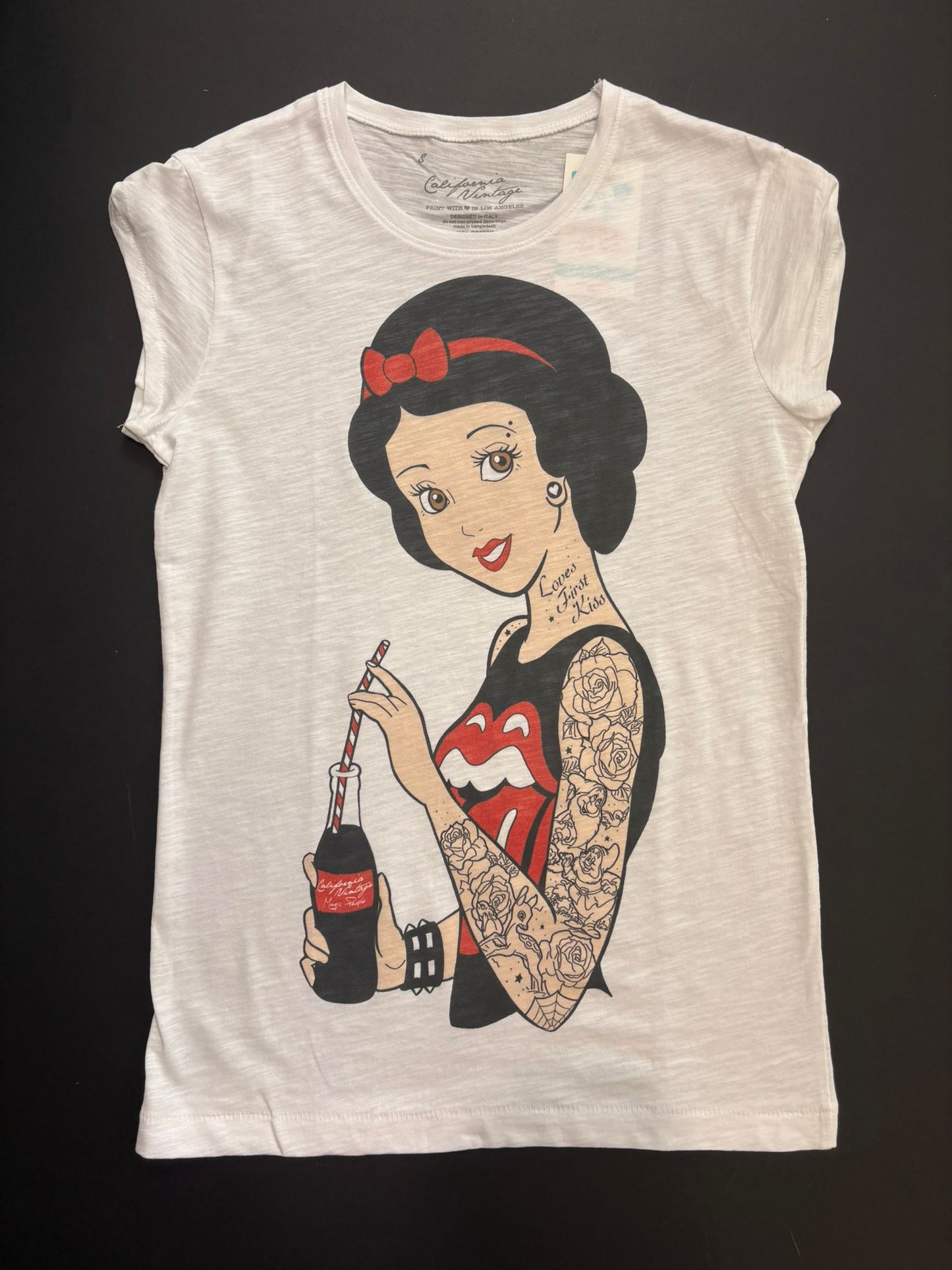 T-shirt LOVES FIRST KISS